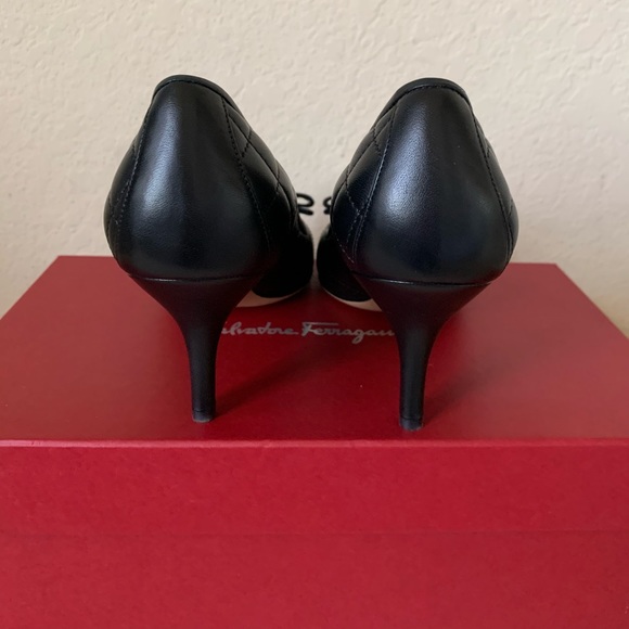 ♥️SOLD♥️ Salvatore Ferragamo Carla Q patent pumps - Picture 7 of 12